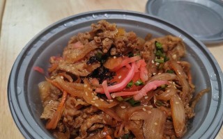 日式口味无肉炒饭的做法（健康美味，让你爱上素食）