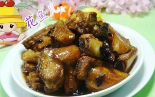 杏鲍菇排骨焖饭的美味做法（家庭健康美食，轻松烹制）