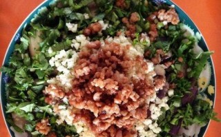 三味茄子，做出美味暖心的下饭菜（掌握三种做法，让你的厨艺再上一层楼）