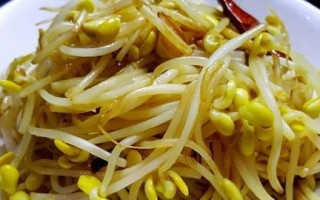 美味猪肉炒黄豆芽（营养丰富，易于制作，低脂低热量）