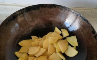 DIY透明薯片，轻松制作（学会制作透明薯片的诀窍，做出自己的独特美味）