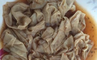 家常美味，香卤豆皮卷（教你如何做一份美味营养的香卤豆皮卷）