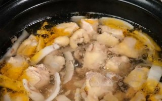 椰子汁番茄鸡汤的制作方法（一碗健康美味的鸡汤）