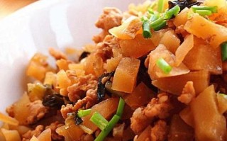五花肉炒大头菜的家常做法（美味易上手，做给你吃个够！）