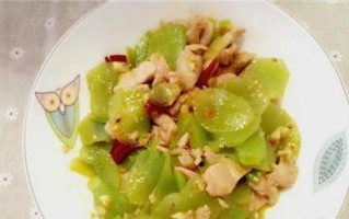 莴笋片炒花蛤肉的做法（清爽美味，营养丰富）