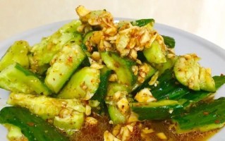 酸辣开胃拍黄瓜，解暑解馋必备（15道拍黄瓜的美味佳肴，让你口感倍儿爽！）