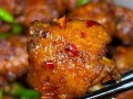 学会制作香甜不辣鸡翅，让你的舌尖快乐起飞！（家常美味不辣鸡翅的制作方法，让你口感丰富，回味无穷！）