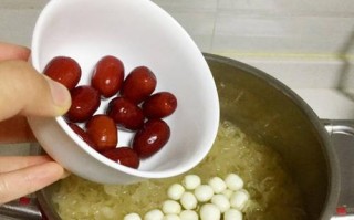 轻松做汤羹-银杏莲子木瓜羹（热汤饮食，滋补身体；木瓜丰富营养，助排除毒素）