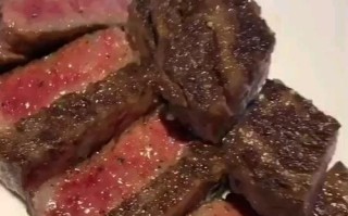原汁原味的牛排，瞬间入口即化（烹调技巧与材料选择，让你品尝最美味的牛排）