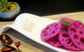 胭脂藕的做法（掌握胭脂藕的制作方法，轻松做出美味佳肴）