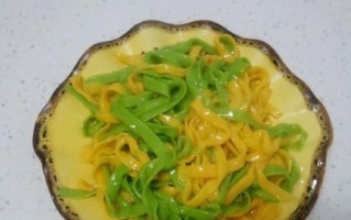 双色面条的制作技巧与口感搭配（手工制作美味面条，让你品尝不一样的美味体验）