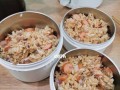 如何制作美味的以什锦海陆炒饭？（掌握关键步骤，做出口感松软、香气四溢的炒饭！）