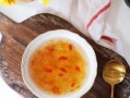 健康美味的燕窝桃胶皂角米炖奶（用燕窝、桃胶和皂角米打造的高营养美食）
