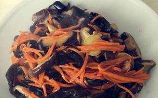 香菇炒胡萝卜，美味又健康（一道简单易做的家常菜）