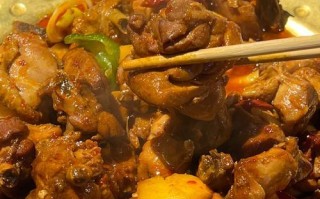 自制大盘鸡，新疆风味大爆发（用家庭的爱味道，享受香辣的美味新疆大盘鸡）