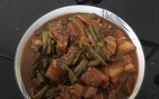 四季豆干烧肉，营养美味又下饭（简单易学的美食新招，让你的餐桌多一份诱人色香味）