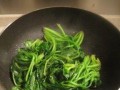 虾皮炒菠菜，健康又美味（教你如何轻松做出开胃健康的虾皮炒菠菜）