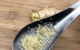 手工制作姜蓉，做出美味佳肴（从生姜的选择到细节处理，一步步教你制作美味姜蓉）