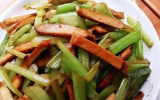 小芹菜炒湘干做法大全（湘菜经典美食，做法简单易学，美味可口让你回味无穷！）
