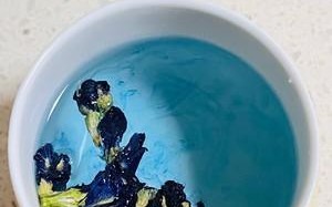 雪碧草莓创意美食（营养健康，新颖美味，让你吃出不一样的感觉）