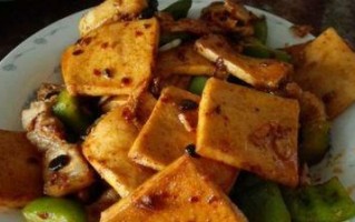 美味又营养，小炒千页豆腐的制作方法（一道简单易学的家常美食，让你回味无穷）