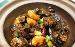 蒜苔烧黄鳝的做法（一道美味的家常菜肴，让你享受美食的同时保护心脏健康）