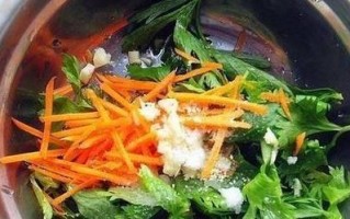 健康蒸红萝卜叶的做法（以红萝卜叶为食材，蒸出健康美味）
