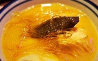 健康美味的鱼翅花胶虫草鸡肉汤制作方法（探究鸡肉汤的制作原理和食用效果）