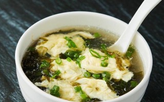 尝鲜好滋味——生蚝紫菜汤的做法（以海鲜为主的营养汤品，）