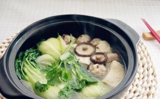 砂锅生菜肉丸煲的做法（健康营养，家庭必备）