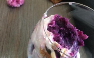 紫薯淋酸奶，营养美味的健康选择（在家DIY，打造饱腹感和口感极佳的紫薯淋酸奶）