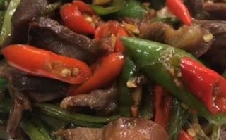 以香炒鸡胗，让你在家也能品尝到美味（香煎鸡胗的做法及烹饪技巧）