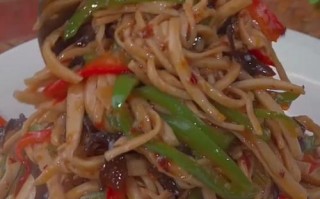 鱼香杏鲍菇丁的做法（一道美味又健康的素食佳肴）