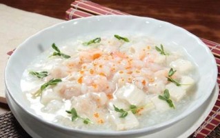 鲜美营养的虾仁豆腐羹（以虾仁为主角的豆腐羹，滋味香浓健康）