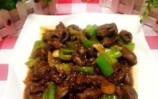 夏日必吃！香辣孜然鸡心（用料简单，做法易学，让你在家也能享受美味小吃）
