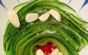 用雪碧创意制作黄瓜美食（清爽可口的夏日佳品）