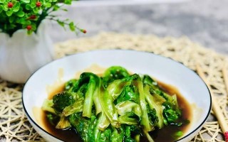教你轻松做出美味的蒜蓉白灼生菜（以生菜为主角，一道简单的美食）