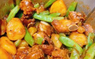 美味炖鸡块，以土豆豆角为主（健康养生的家常菜，营养丰富的味道）