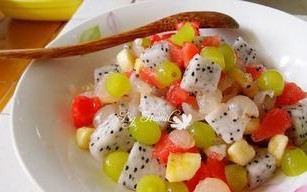 清爽夏日水果沙拉的制作（健康美味的夏日饮食选择）