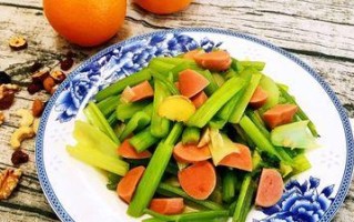 轻松做出美味西芹炒火腿（一步步教你制作口感鲜美的家常小菜）