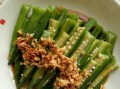 美味健康的鲜菇蒜炒秋葵（简单易做的营养佳肴，秋葵焕发新滋味）