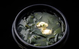 美味健康，滋补养生的紫菜牡蛎汤（以海味佳肴为主角的养生食谱）