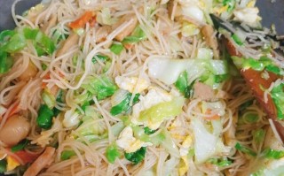 厦门炒米粉的制作方法（掌握关键步骤，制作正宗美味）