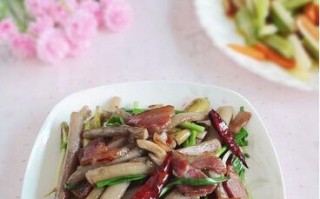 芋头花炒茄子美味无比（掌握做法，让你的味蕾欢欣鼓舞）