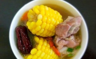 玉米萝卜板栗红枣枸杞煲鸡脚的营养与做法（健康煲汤，让你暖心暖胃）