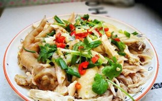 用手撕葱油鸡，轻松做出口感极佳的美食（一步步教你如何烹制这道美味佳肴）