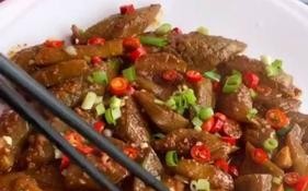 香煎茄子的做法（用简单的煎法做出美味健康的茄子菜肴）