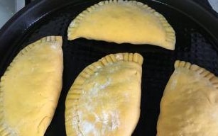 酸菜盒子的制作方法（传统美食，美味佳肴，酸菜的味道）