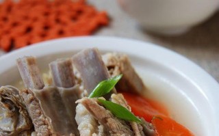 砂锅清炖羊排，美味养生的佳肴