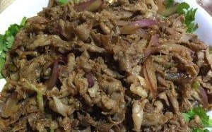用孜然调味，做出美味的羊肉片（家常美食，营养又开胃）